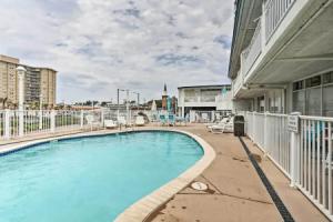 Virginia Beach Studio w/ Balcony + Pool View!, Вирджиния Бич