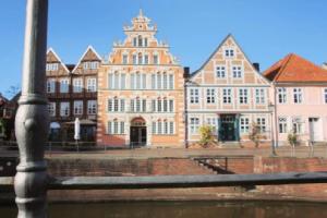 Moderne 2-Zimmer Wohnung! WLAN und Netflix inklusive! Zentral gelegen in der historischen Altstadt!, Штаде