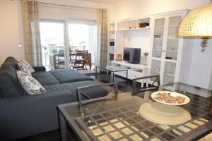 Apartment With a View of the Canal and the Communal Pool, Эмпуриабрава