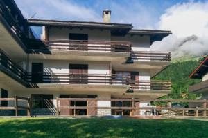 Apartment in Valtournenche, Italy, With Terrace and Stunning Mountain, Вальтоурненке