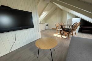 Stunning Hilltop Nest Unparalleled Views at BnB Ap 17, Ставангер