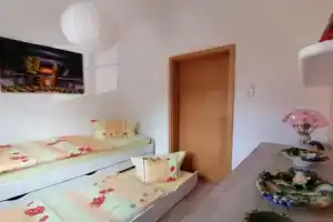 Ferienwohnung Rosenblick, Бад-Лангензальца