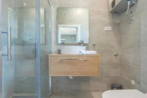 Rooms Sea & Sun with private parking, Задар