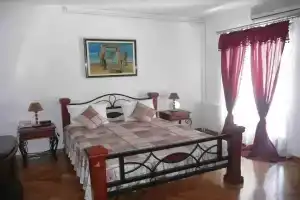 Hotel Oazza, Плевля