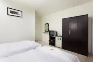 White Snapper Kitchen & Guesthouse, Карон