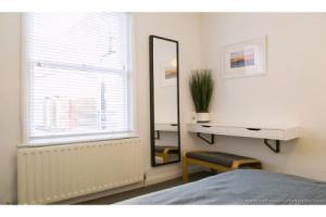 Amazing One-bedroom Flat, Close to Brighton Beach, Брайтон
