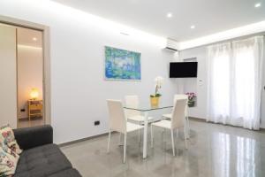 Dharma Apartment, Джиардини-Наксос