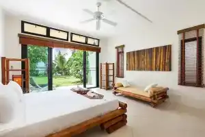 Luxury Private Beachfront Haileng Villa, Панва