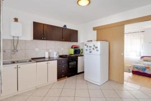 Simplistic Holiday Home in Jasenice Rovanjska near Sea, Rovanjska