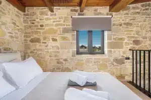 Petra Retreat Residence, Като-Галатас