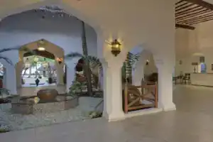 Bluebay Beach Resort & Spa, Кивенгва
