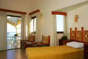 Topset Hotel, Кирения