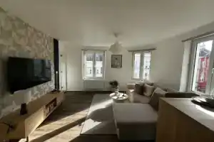 Modern 1BR plus LR Apt Near Gravensteen, Гент