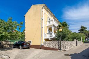 Beautiful Apartment in Omisalj With Wifi, Омисаль