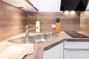 Seestraße 21 Lindenhof Wohnung 10, Даме