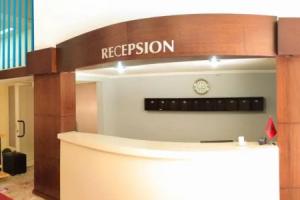 Noon Central Hotel, Тирана