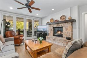 Trail's End Lodge at Deer Valley Resort - Two Bedroom Residence with Den and Spa #103 2 Condo, Парк-сити