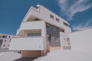 Pool Villas Aldura, Новаля