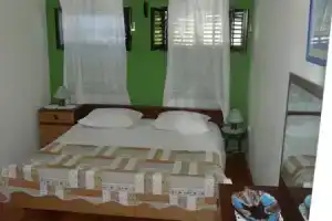 Apartments Helena, Супетар