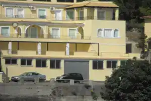 El Greco Hotel, Бенитсес