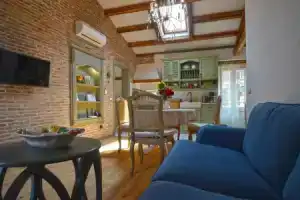 Arnolongo B4 Sea View, Ровинь