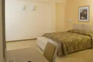Neven Hotel, Ахтопол