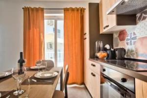 Sliema Tower Road Apartment, Сент-Джулианс