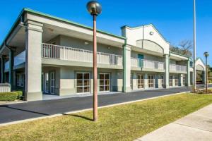Quality Inn & Suites near Panama City Beach, Панама-Сити