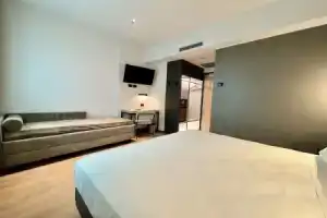 Hotel Leonessa, Брешия