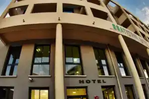 Esatitude Hotel, Ницца