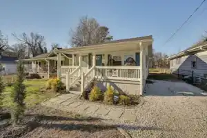 < 3 Mi to Dtwn: Modern Cottage in Greenville!, Гринвилл