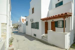 Naxos House, Наксос