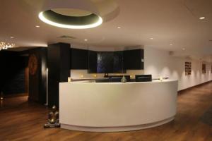 Holiday Inn London - Kensington, Лондон