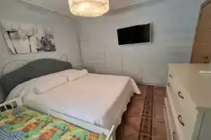 Beachfront Four bedroom Apartment, Свети-Стефан