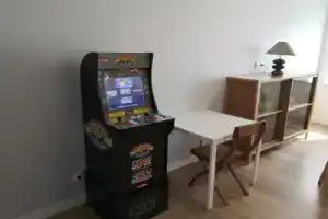 borne d'arcade et 3 salles de bain pour ce T4, Рубе