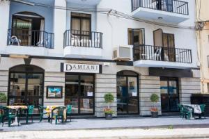 Damiani Apartments, Сент-Полс-Бэй