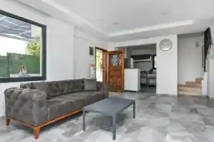 Beyaz Konak Otel, Айвалык