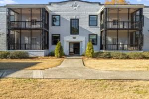 Newly Renovated Buckhead Condo Suites, Атланта