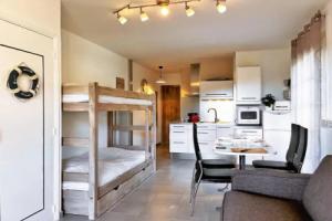 Appartement Le Lavandou, 1 pièce, 4 personnes - FR-1-251-398, Ле Лаванду