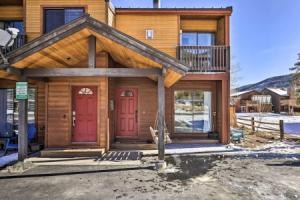 Chic Condo w/ Fireplace: Walk to Main Street!, Фриско