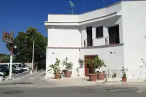 Hotel Il Pirata, Чинизи
