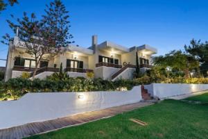 Seaside Charm Near Heraklion Villa Maro II Getaway, Коккини-Хани