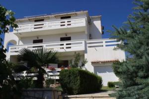 Apartments Antonia, Новаля