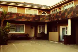 Sea Breeze Guesthouse, Свакопмунд