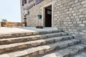 Hotel «Kulla e Balshajve», Ульцинь