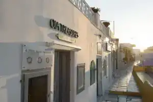 Oia Treasures Art Suites, Ия