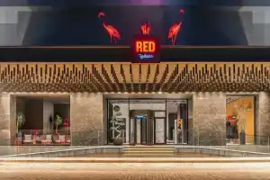 Radisson RED Hotel Izmir Point Bornova, Измир