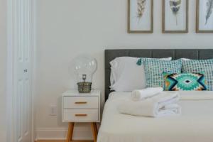Stunning 2br/1ba in North End by Domio, Бостон