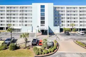 Seacrest 603 is a Gulf View 2 BR on Okaloosa Island by RedAwning, Форт-Уолтон-Бич