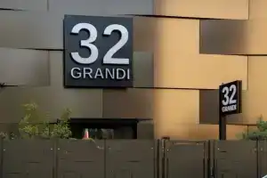 GRANDI 32  Boutique Residence, Сеграте